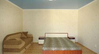 Гостевой дом Карадениз Судак Семейный люкс с балконом-1