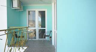 Гостевой дом Карадениз Судак Семейный люкс с балконом-3