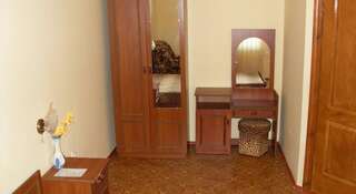 Гостевой дом Карадениз Судак Трехместный номер-5