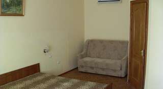 Гостевой дом Карадениз Судак Трехместный номер-4